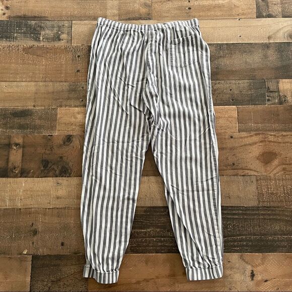 Victoria’s Secret Grey & White Striped Tapered Flannel Pajama Bottoms Sleepwear - Picture 5 of 10